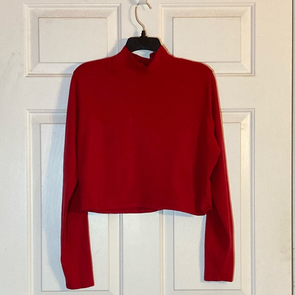 🎉HOST PICK🎉 Hollister Mock Neck Long Sleeve Crop Top - Picture 2 of 5